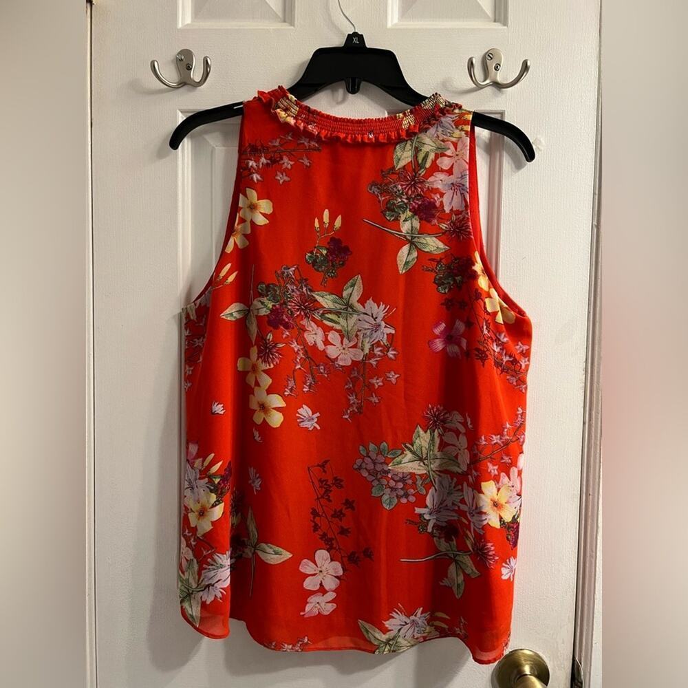 GORGEOUS Rose+Olive Sleeveless Red Print Blouse Sz M - Picture 3 of 8